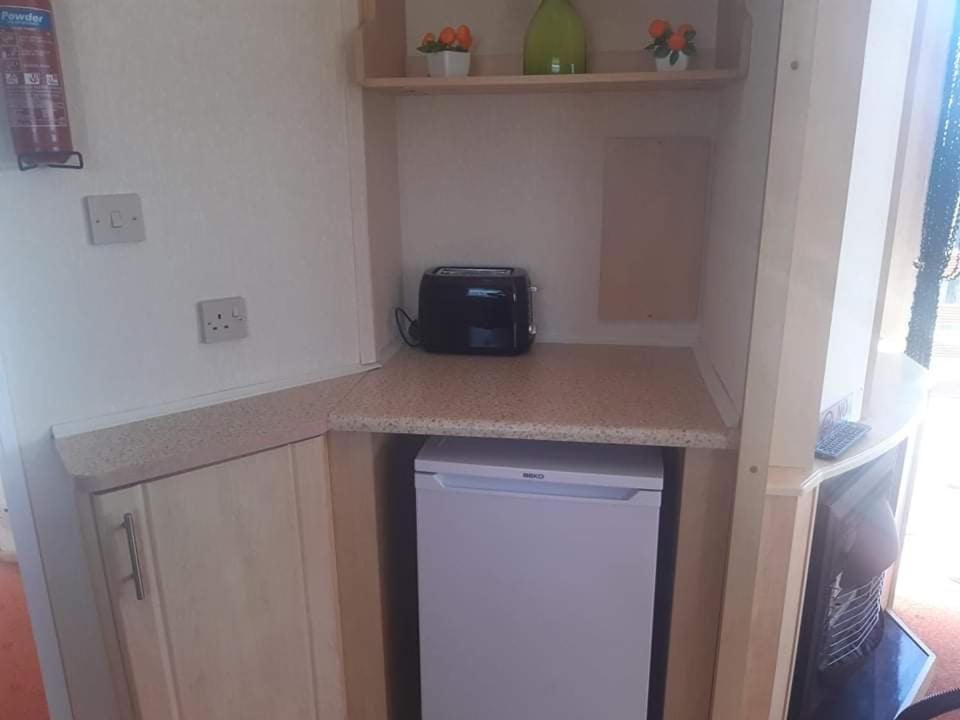 Отель Kerrys Place, 75 Sealands Caravan Site, Ingoldmells 6 Berth Экстерьер фото